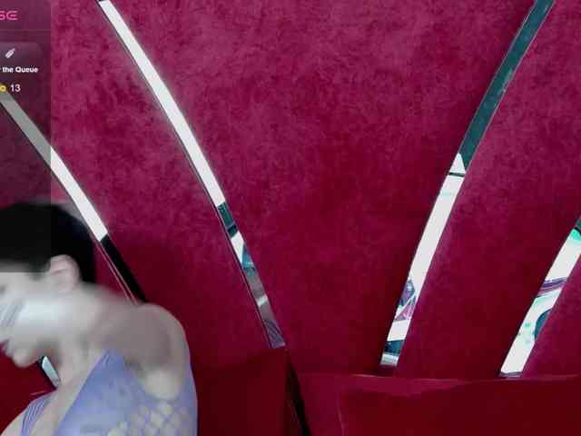 RoxxyRouge webcam