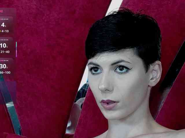 RoxxyRouge webcam