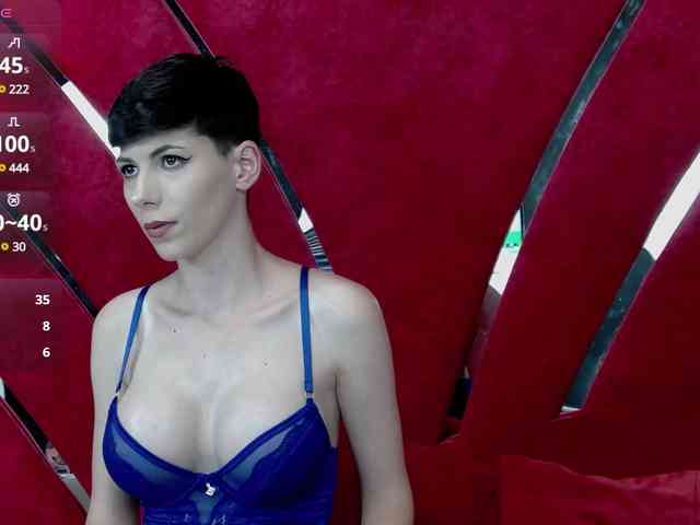 RoxxyRouge webcam