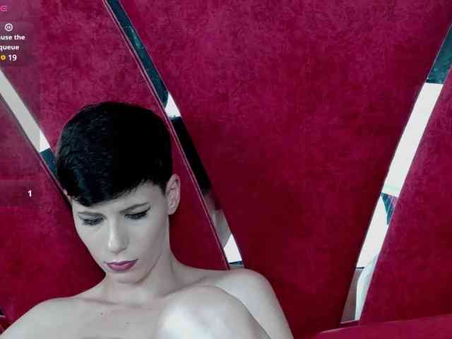 RoxxyRouge webcam
