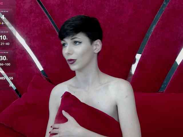 RoxxyRouge webcam