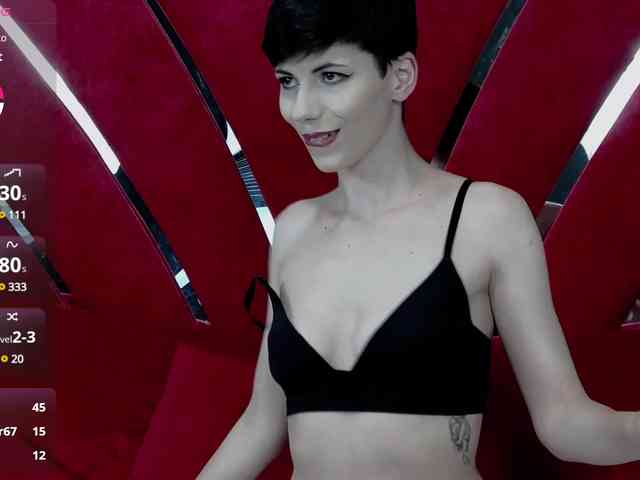 RoxxyRouge webcam