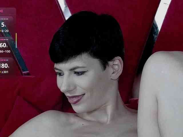 RoxxyRouge webcam