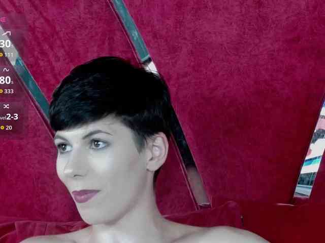 RoxxyRouge webcam