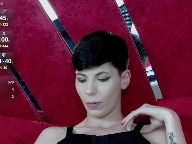 RoxxyRouge webcam