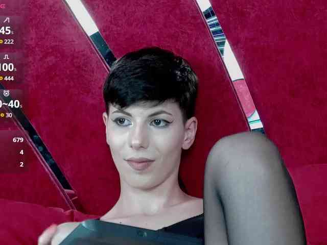 RoxxyRouge webcam