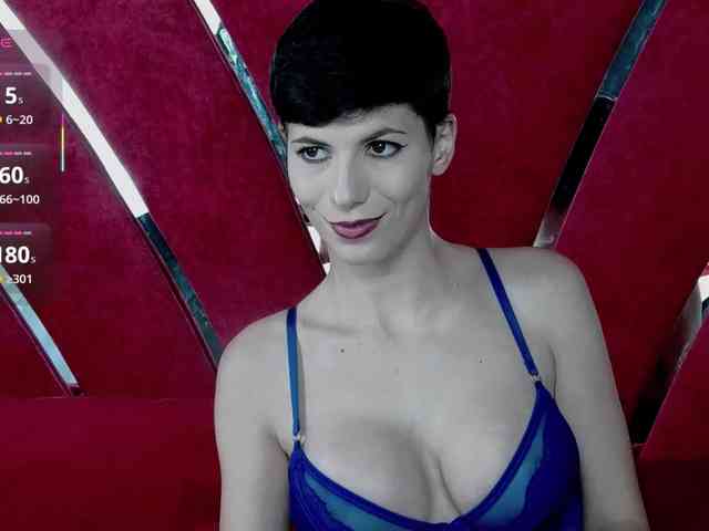 RoxxyRouge webcam