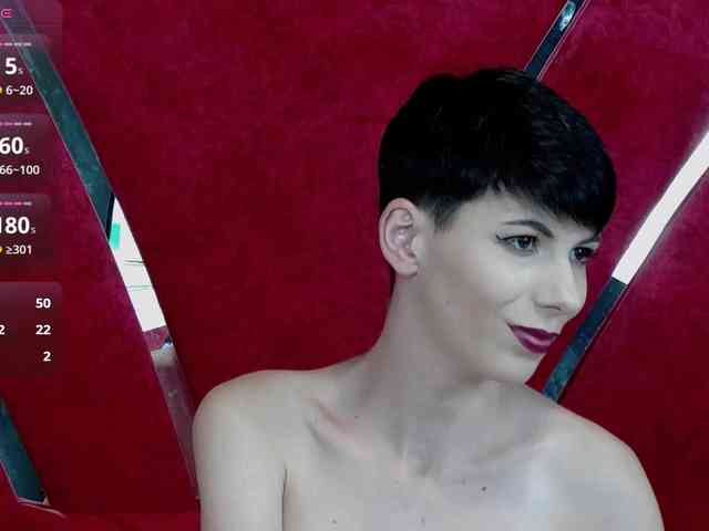 RoxxyRouge webcam