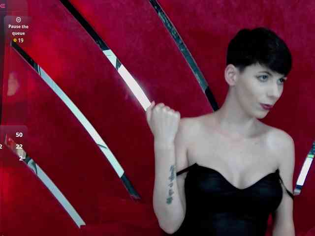 RoxxyRouge webcam