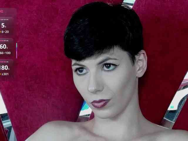 RoxxyRouge webcam