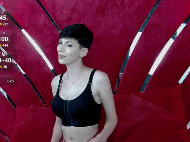 RoxxyRouge webcam