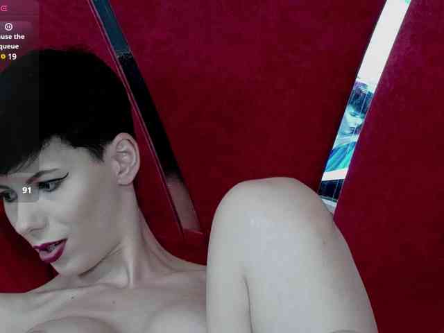 RoxxyRouge webcam