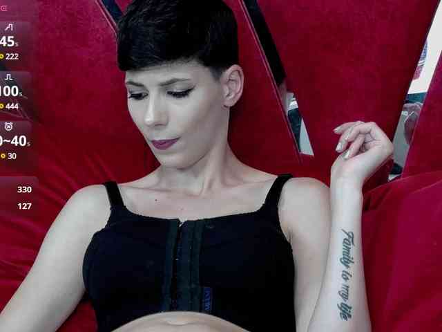 RoxxyRouge webcam