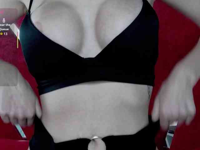 RoxxyRouge webcam