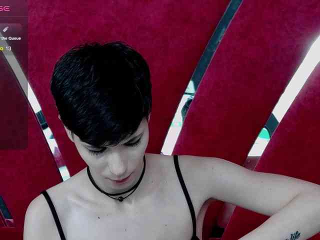 RoxxyRouge webcam