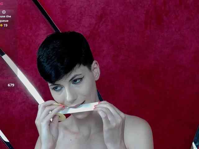 RoxxyRouge webcam