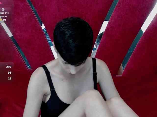 RoxxyRouge webcam