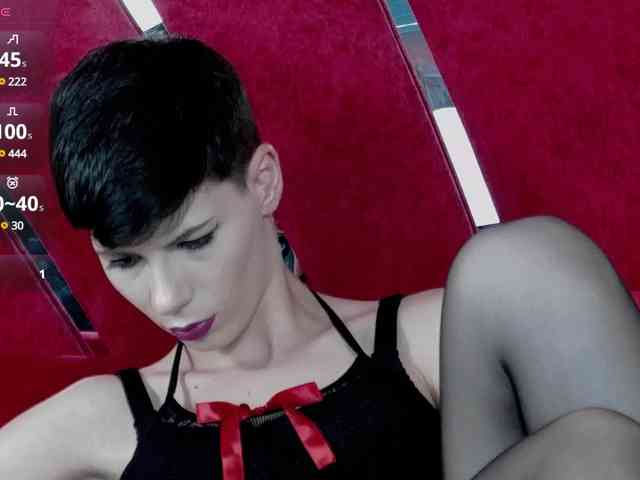 RoxxyRouge webcam
