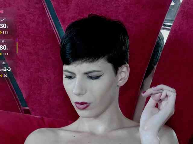 RoxxyRouge webcam