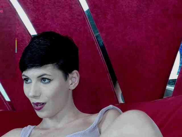 RoxxyRouge webcam