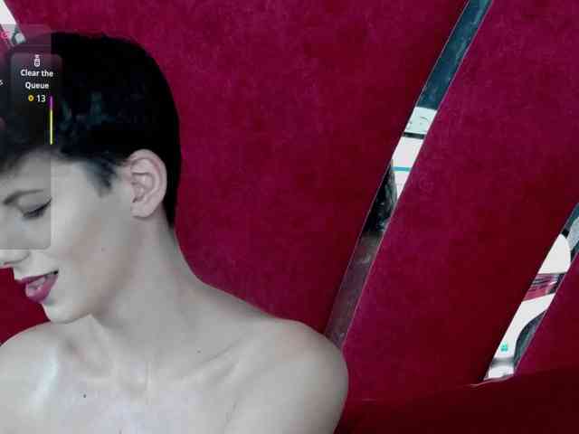 RoxxyRouge webcam
