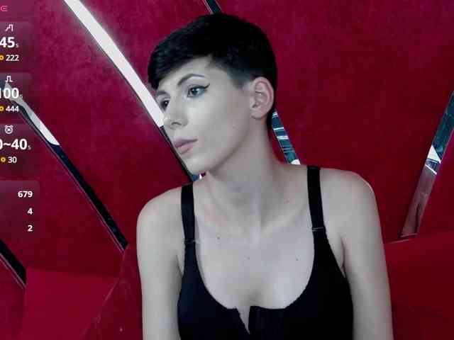 RoxxyRouge webcam