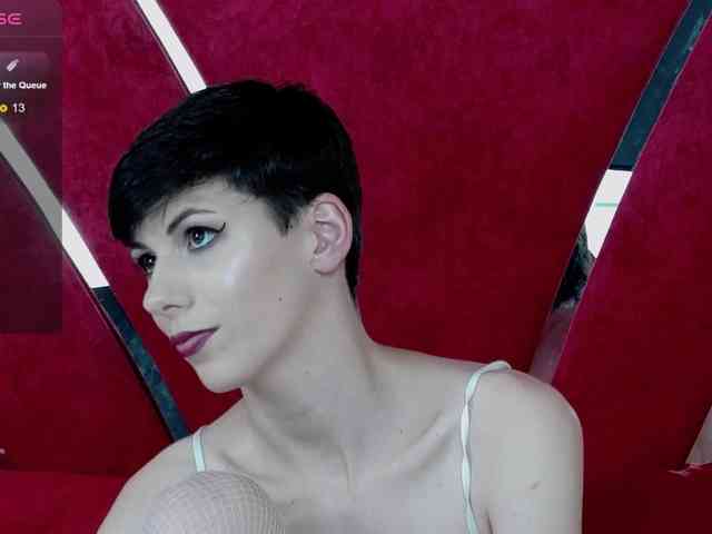 RoxxyRouge webcam