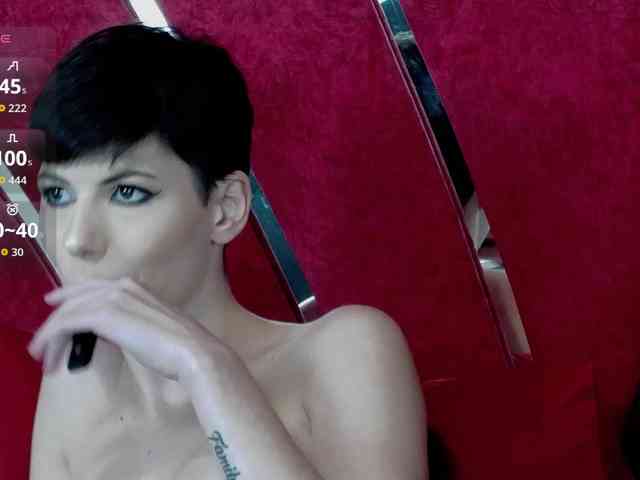 RoxxyRouge webcam