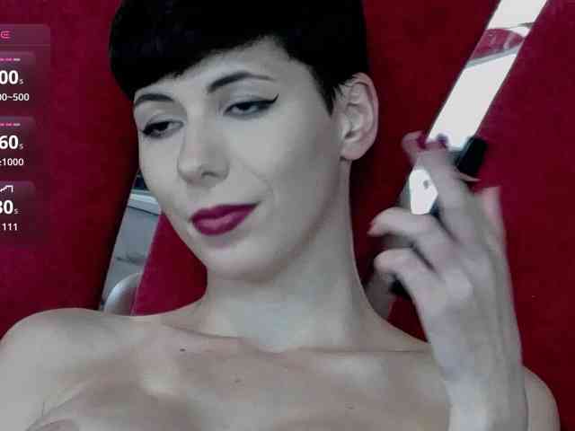 RoxxyRouge webcam