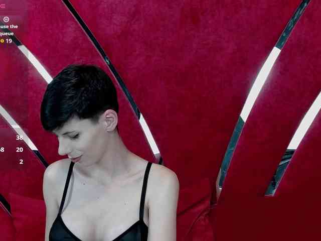 RoxxyRouge webcam