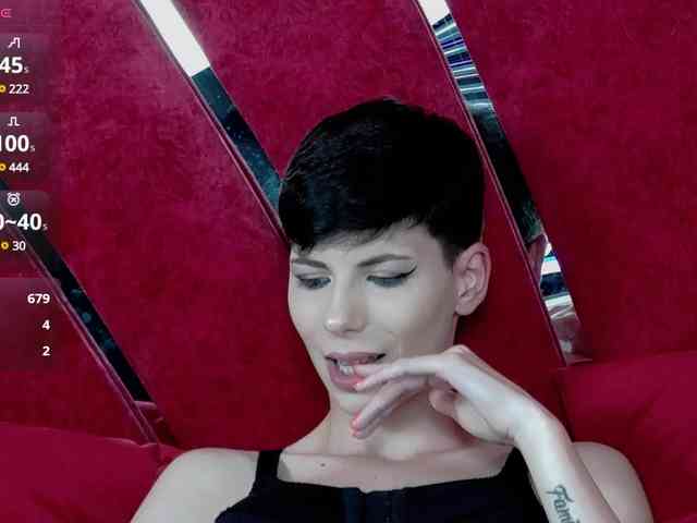 RoxxyRouge webcam