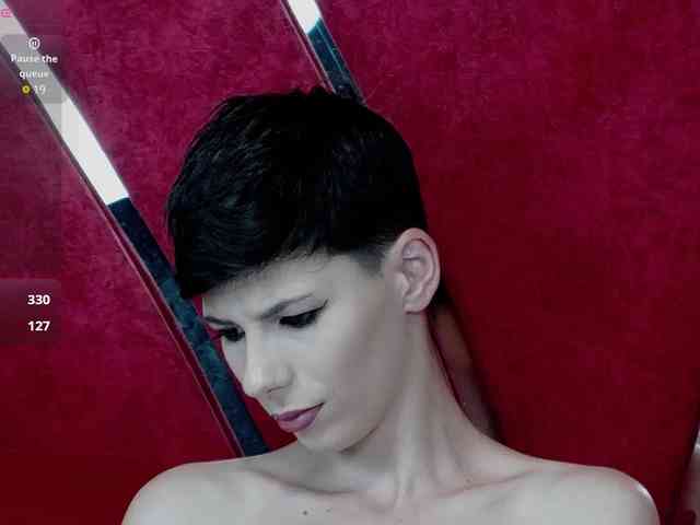 RoxxyRouge webcam