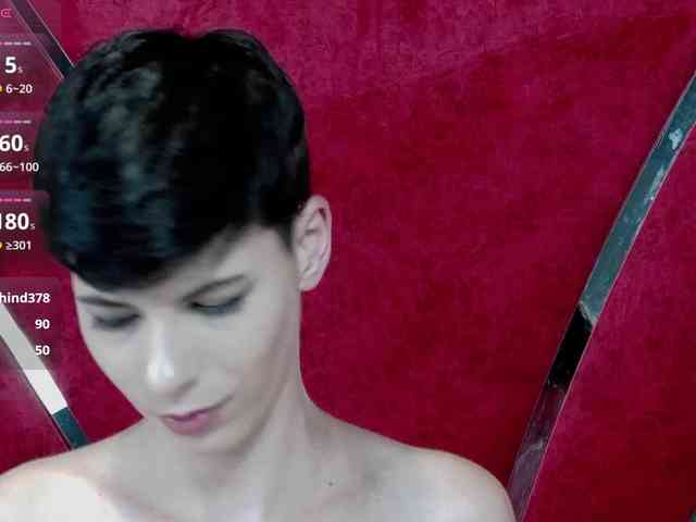 RoxxyRouge webcam