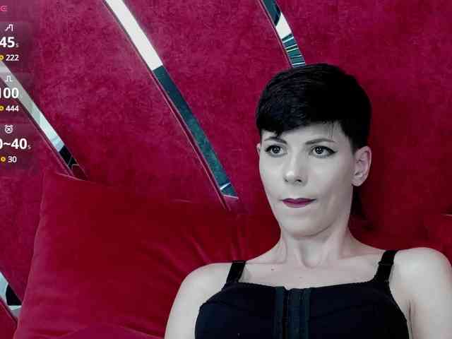 RoxxyRouge webcam