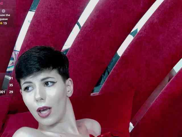 RoxxyRouge webcam