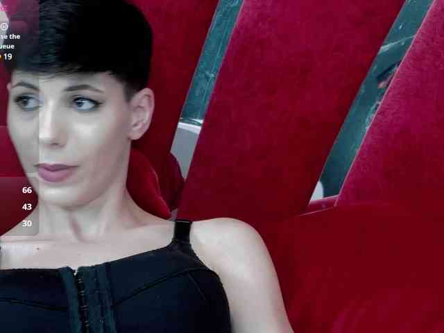 RoxxyRouge webcam