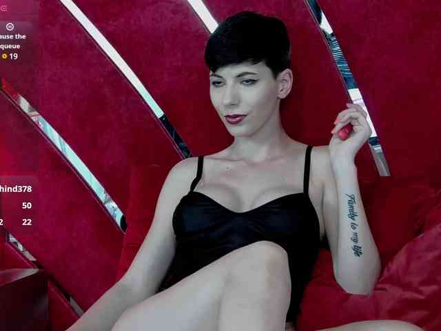RoxxyRouge webcam