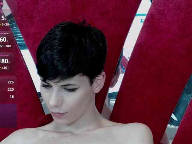 RoxxyRouge webcam