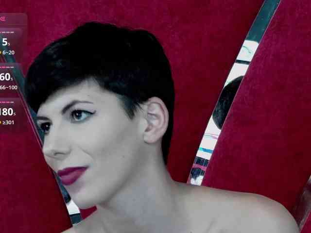 RoxxyRouge webcam