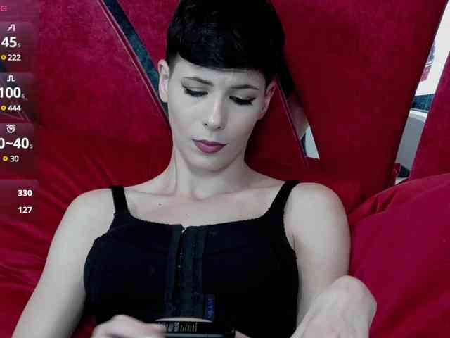 RoxxyRouge webcam