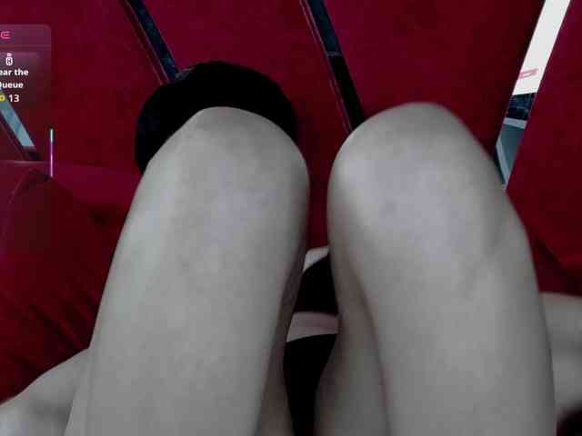 RoxxyRouge webcam
