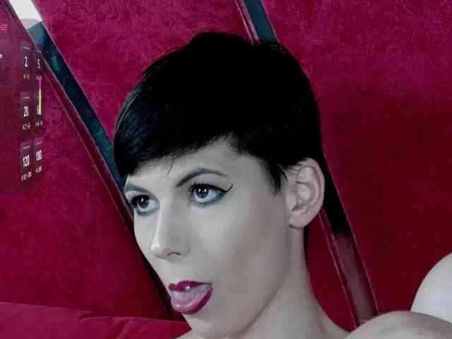 RoxxyRouge webcam