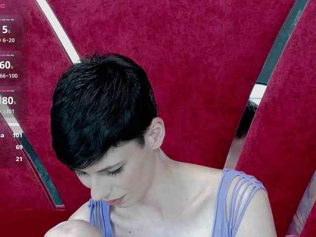 RoxxyRouge webcam