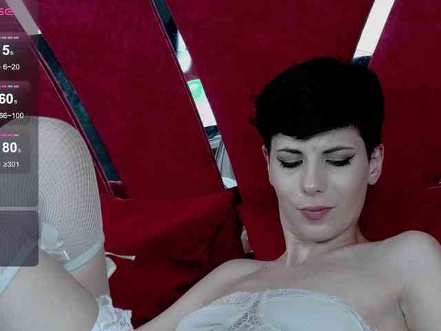 RoxxyRouge webcam