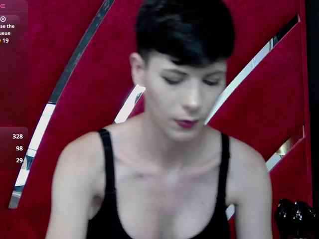 RoxxyRouge webcam