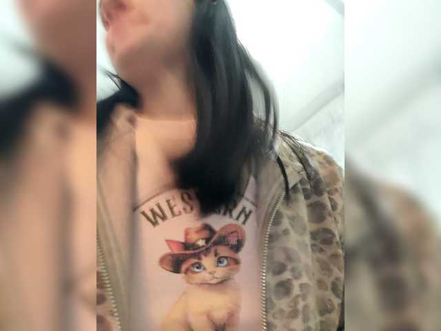 Adelina-Libby's BongaCams show and profile