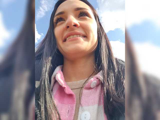 Adelina-Libby's BongaCams show and profile