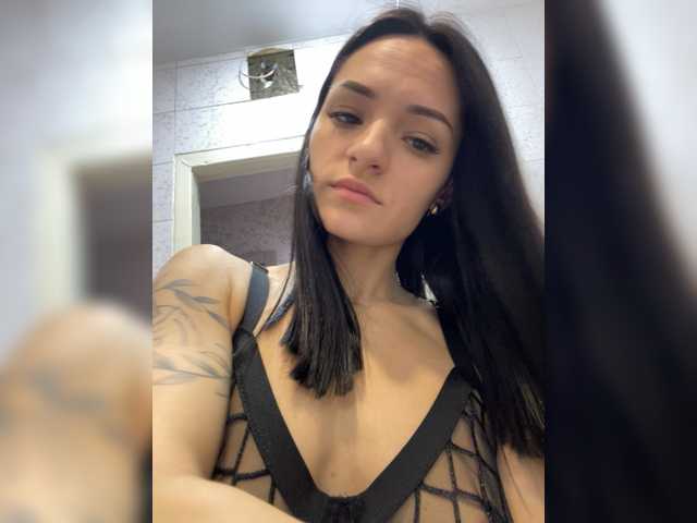 Adelina-Libby's BongaCams show and profile