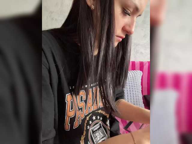 Adelina-Libby's BongaCams show and profile