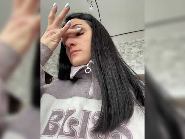 Adelina-Libby's BongaCams show and profile